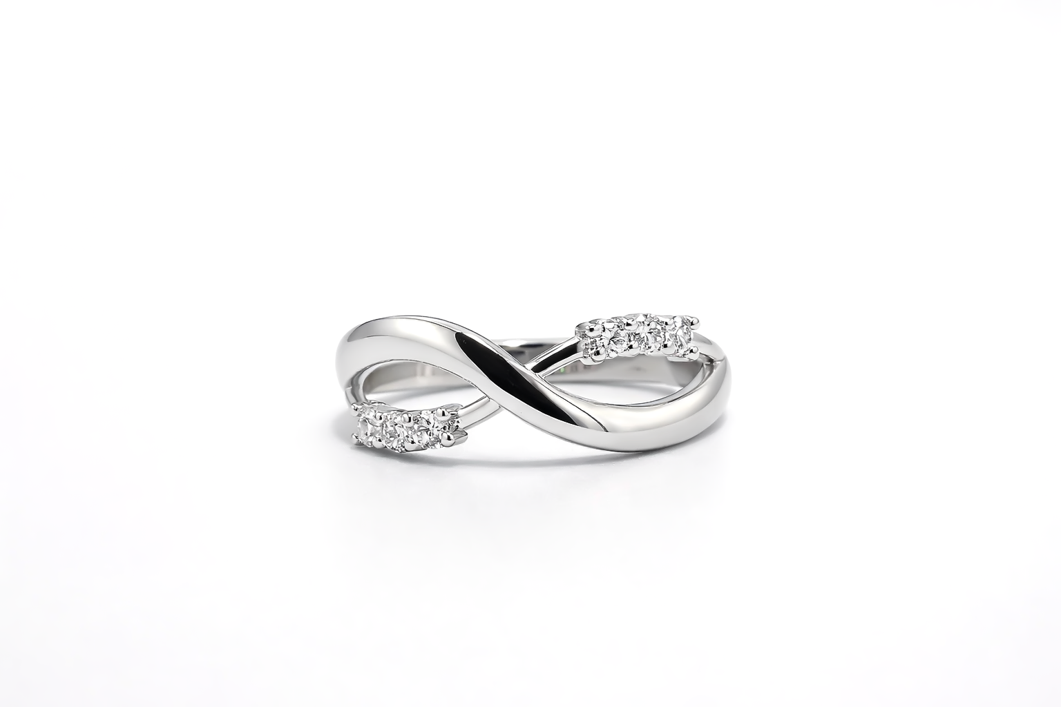 Diamond RING 18 KT   GW-3.45 G   NW-3.41 G   CVD-0.2 CTS  VVS