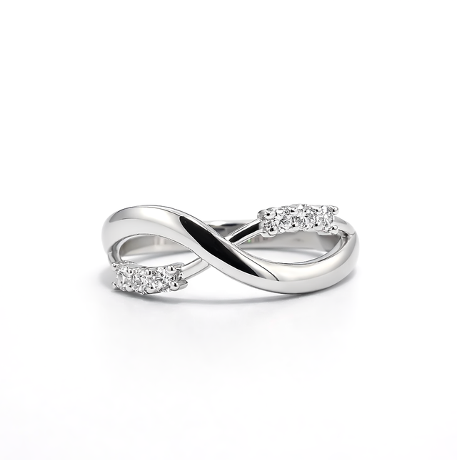 Diamond RING 18 KT   GW-3.45 G   NW-3.41 G   CVD-0.2 CTS  VVS