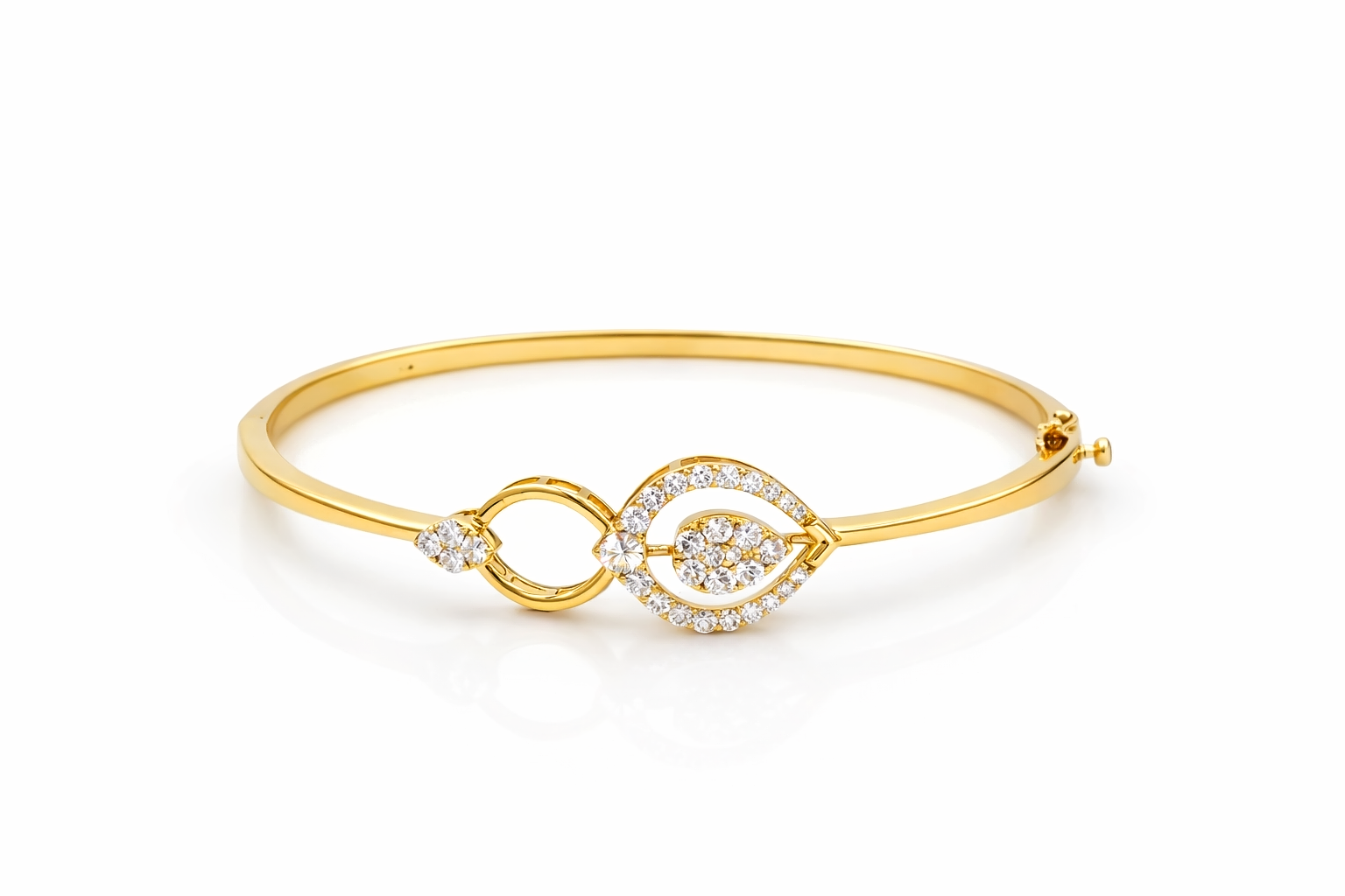 Diamond Bangles 18 KT  GW-11.31 G   NW-11.15 G   CVD-0.81 CTS  VVS