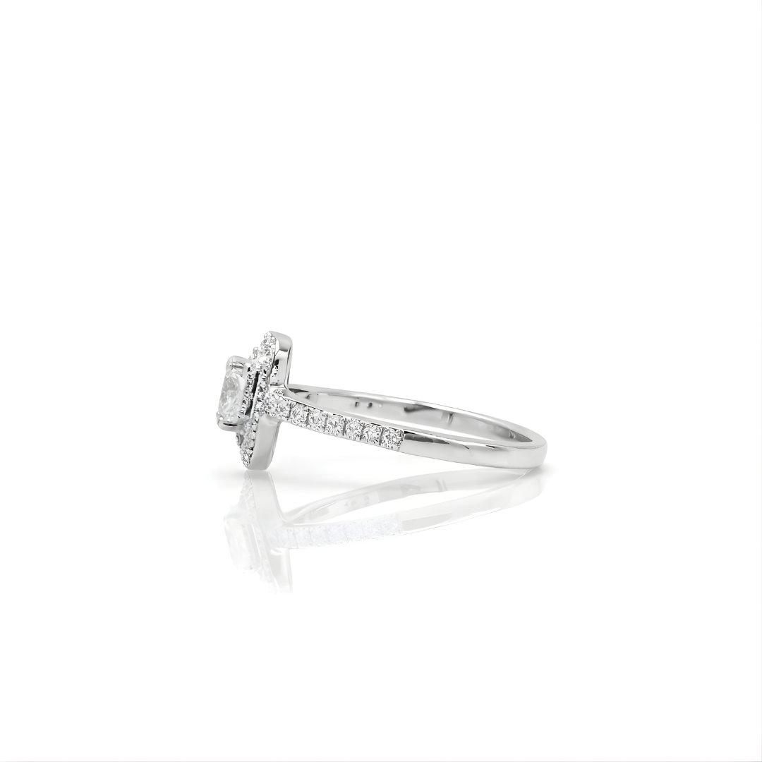 Diamond Ring 18 KT  GW-3.27 G   NW-3.03 G   CVD-0.46/0.72 CTS   VVS