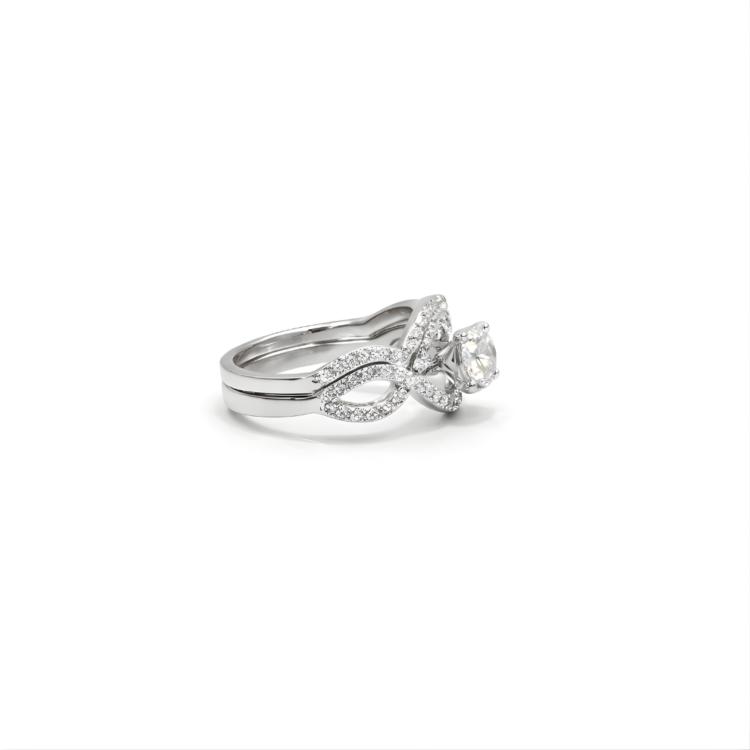 Diamond Ring  18 KT  GW-5.78 G   NW-5.46 G   CVD-0.71/0.91 CTS  VVS