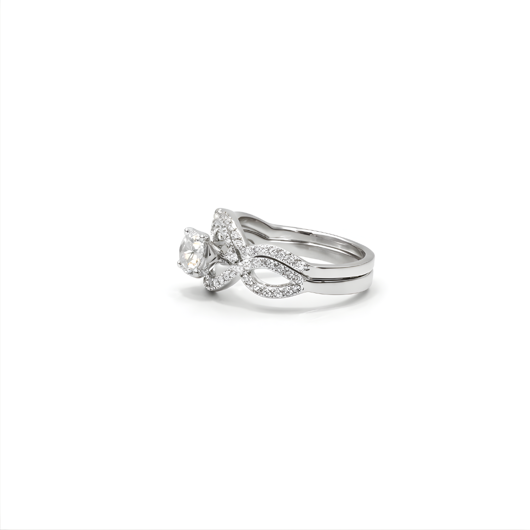 Diamond Ring  18 KT  GW-5.78 G   NW-5.46 G   CVD-0.71/0.91 CTS  VVS
