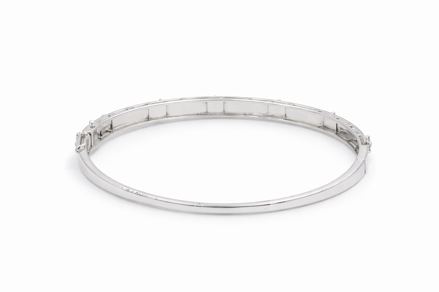Diamond Bangles 18 KT    GW-12.74 G   NW-12.32 G   CVD-2.11 CTS  VVS
