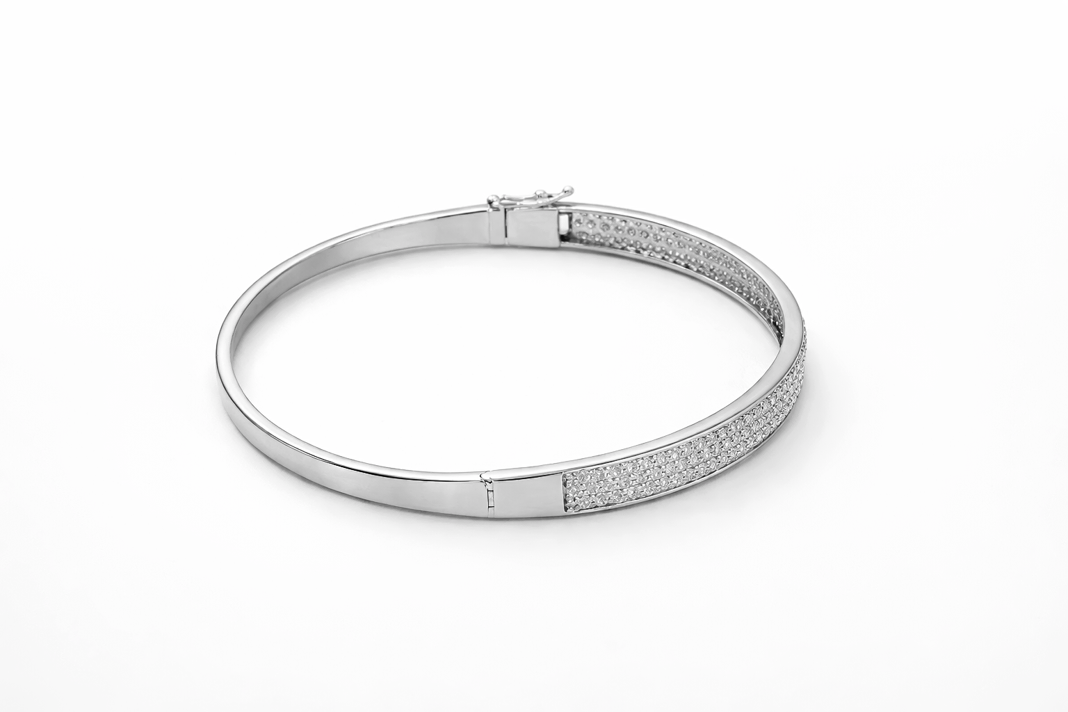 Diamond Bangles 18 KT   GW-11.83 G   NW-11.52 G   CVD-1.59 CTS  VVS