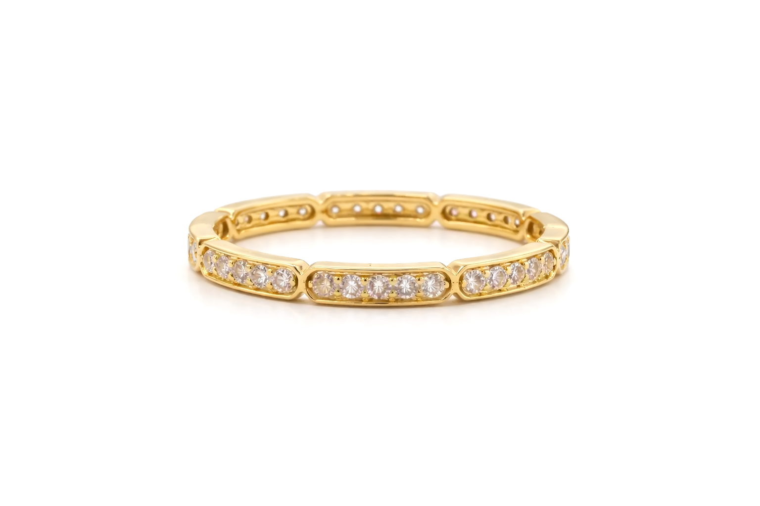 Diamond Gold Ring 18 KT  GW-2.04 G   NW-1.96 G   CVD-0.39 CTS  VVS