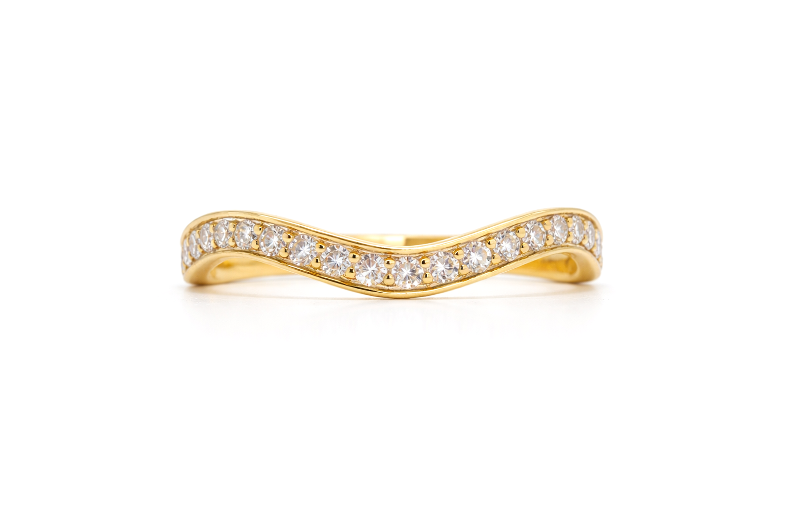 Diamond Gold Ring 18 KT  GW-2.15 G   NW-2.1 G   CVD-0.25 CTS  VVS