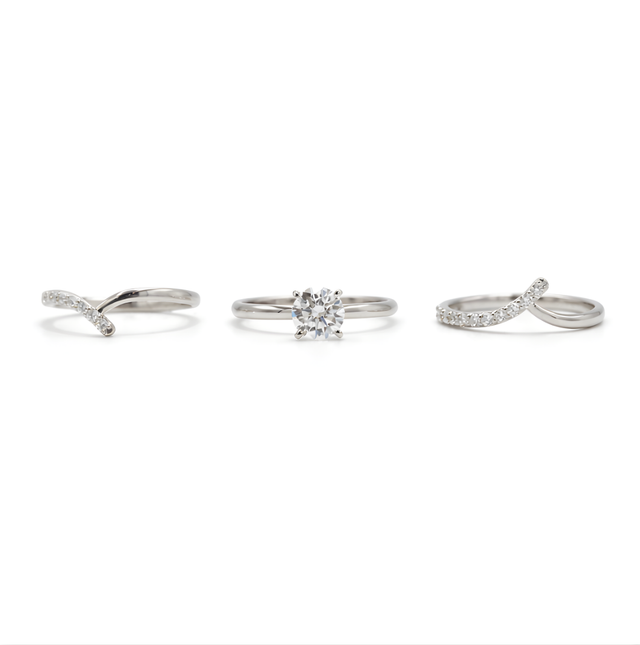Diamond Ring 18 KT   GW-3.61 G   NW-3.32 G   CVD-0.54/0.91 CTS  VVS