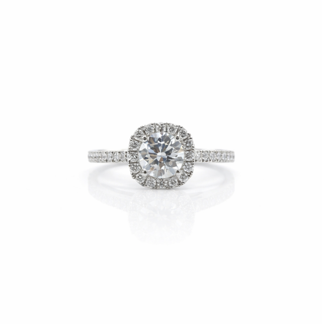 Diamond Ring  18 KT    GW-3.03 G   NW-2.75 G   CVD-0.42/0.95 CTS  VVS