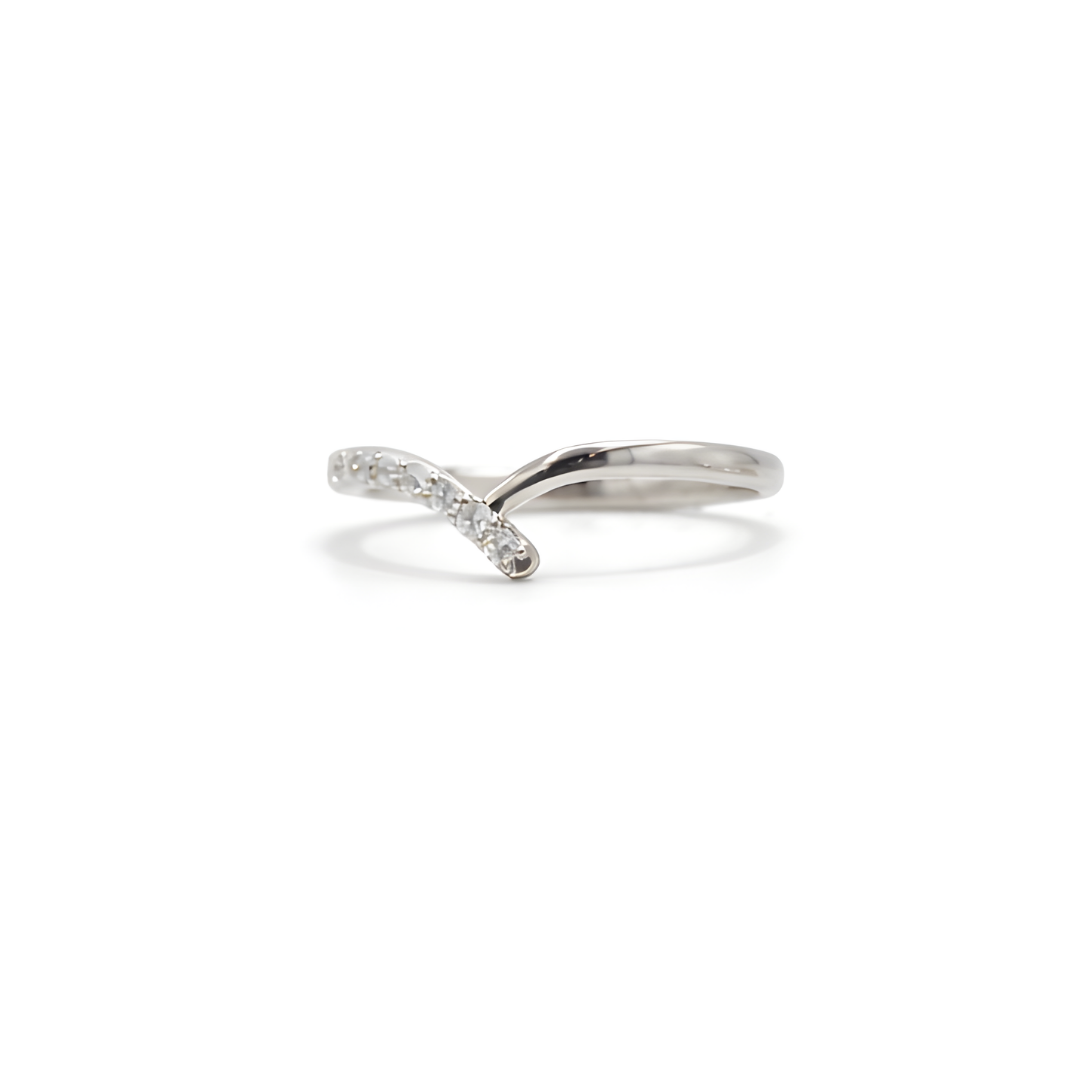 Diamond Ring 18 KT   GW-3.61 G   NW-3.32 G   CVD-0.54/0.91 CTS  VVS