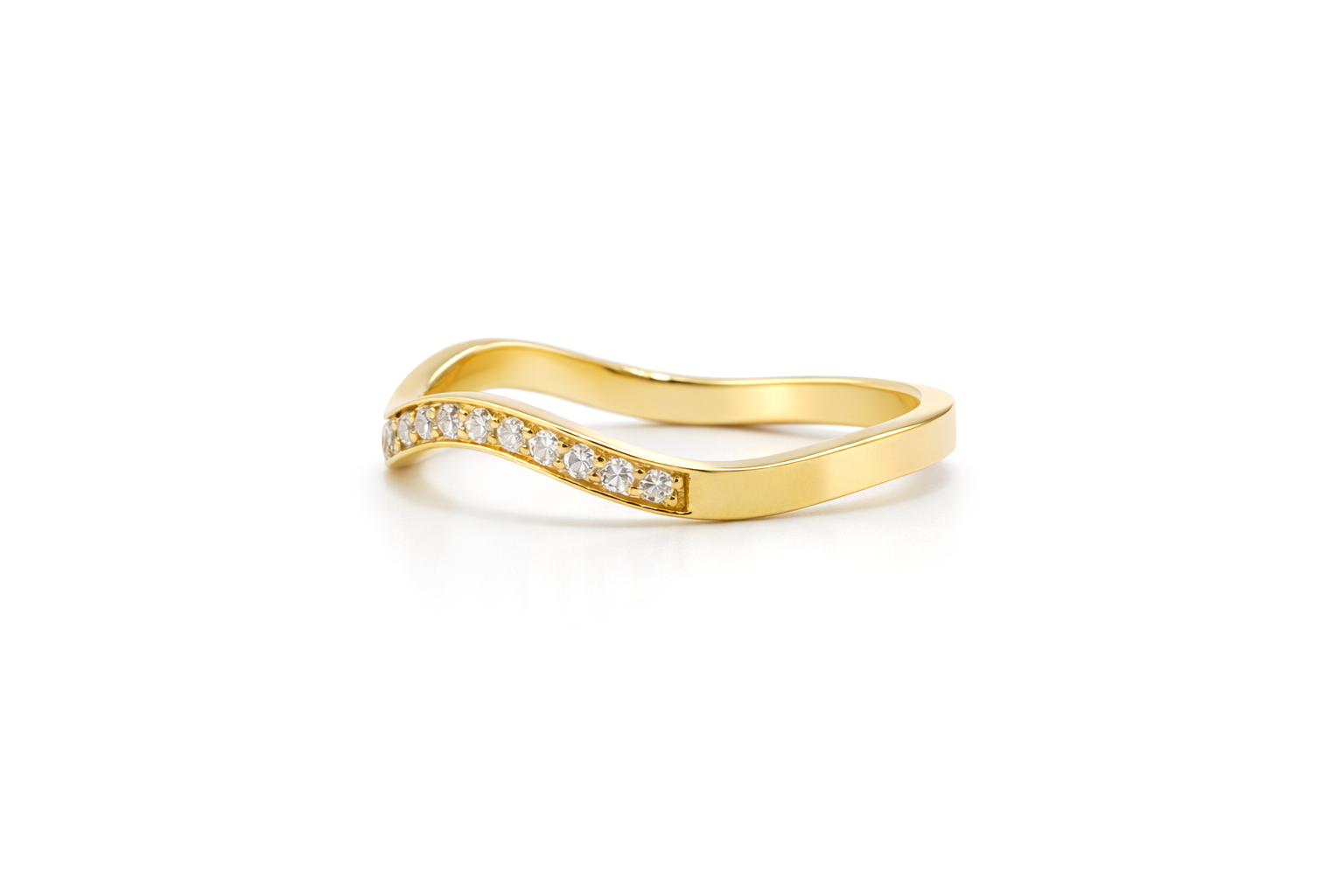 Diamond Gold Ring 18 KT  GW-2.15 G   NW-2.1 G   CVD-0.25 CTS  VVS