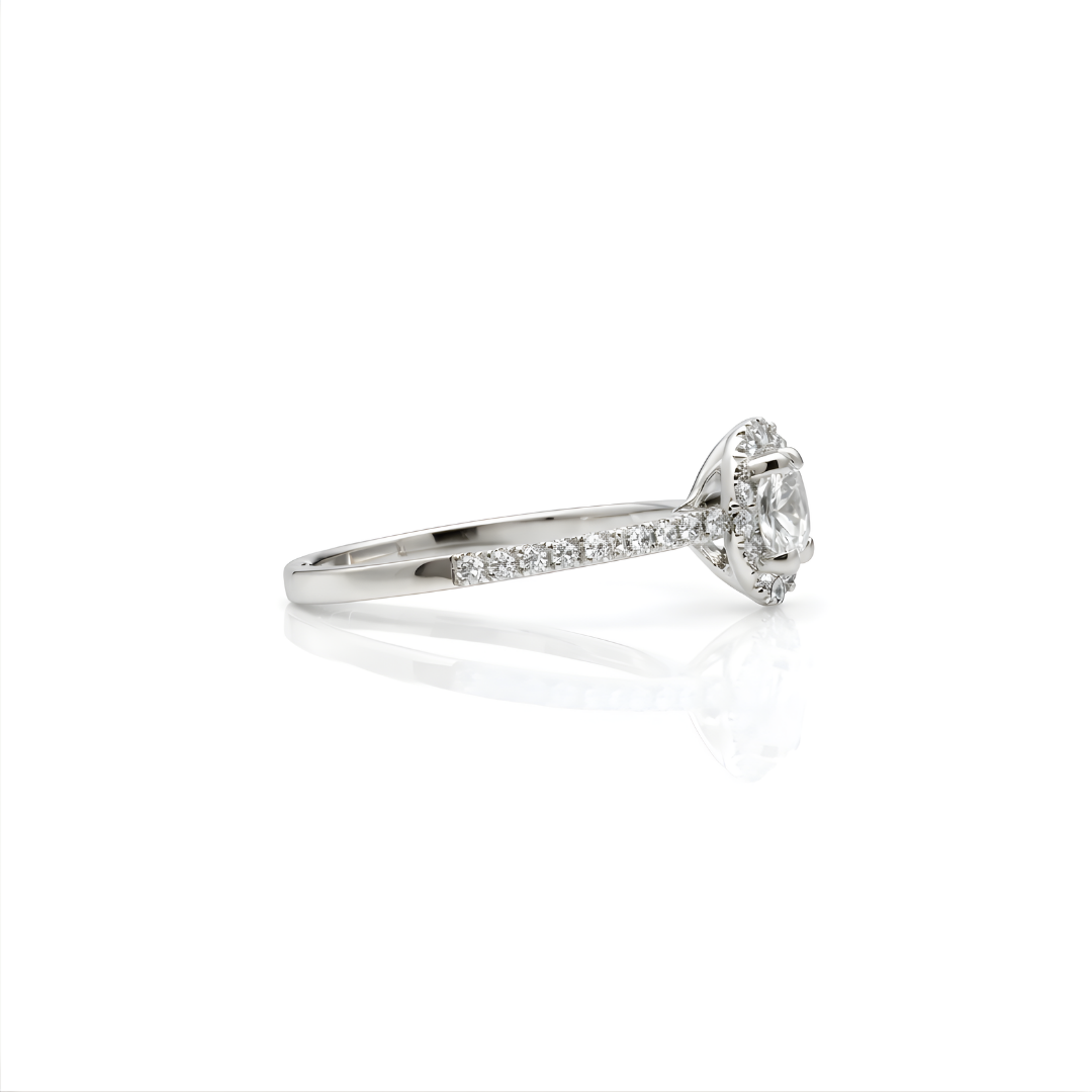 Diamond Ring  18 KT    GW-3.03 G   NW-2.75 G   CVD-0.42/0.95 CTS  VVS