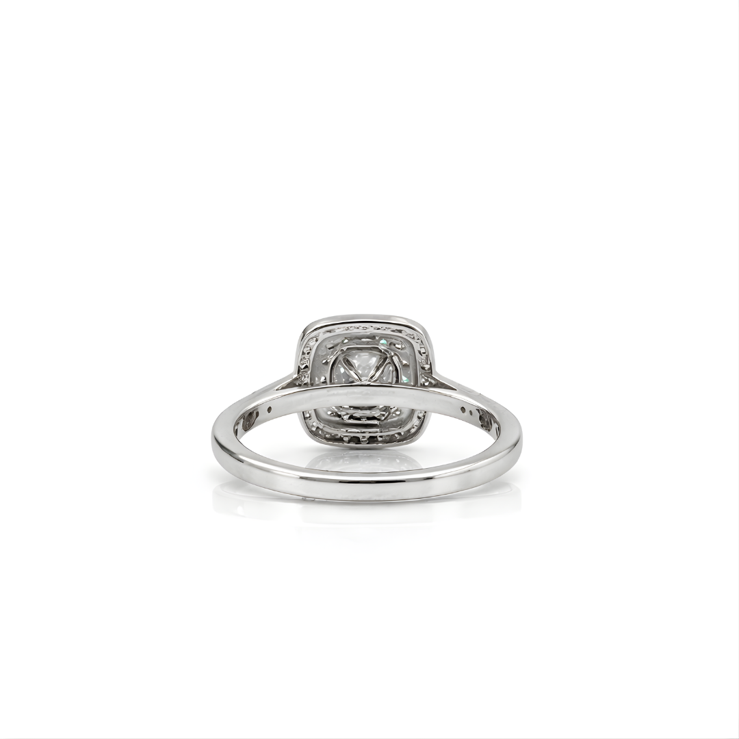 Diamond Ring 18 KT  GW-3.27 G   NW-3.03 G   CVD-0.46/0.72 CTS   VVS