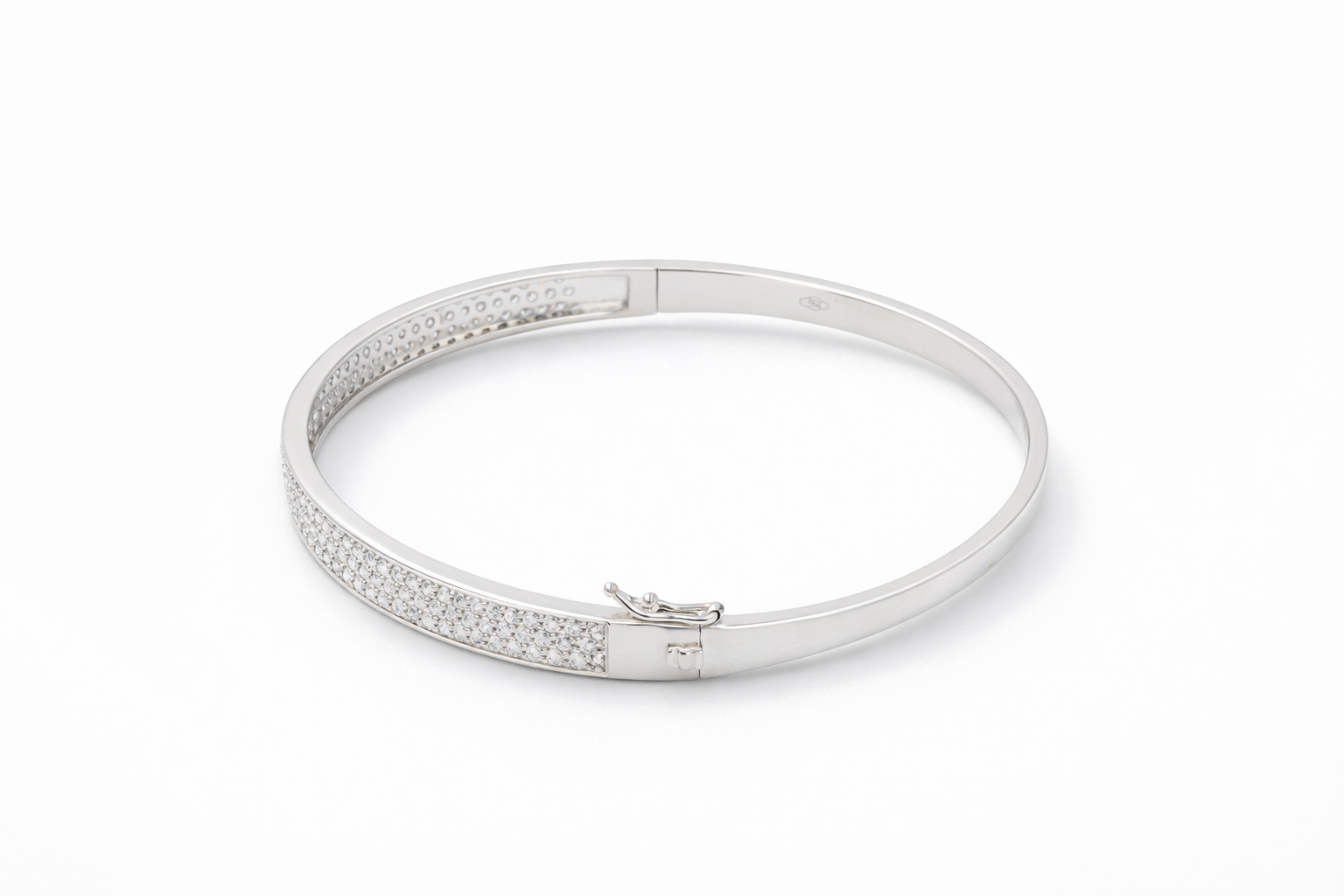 Diamond Bangles 18 KT   GW-11.83 G   NW-11.52 G   CVD-1.59 CTS  VVS