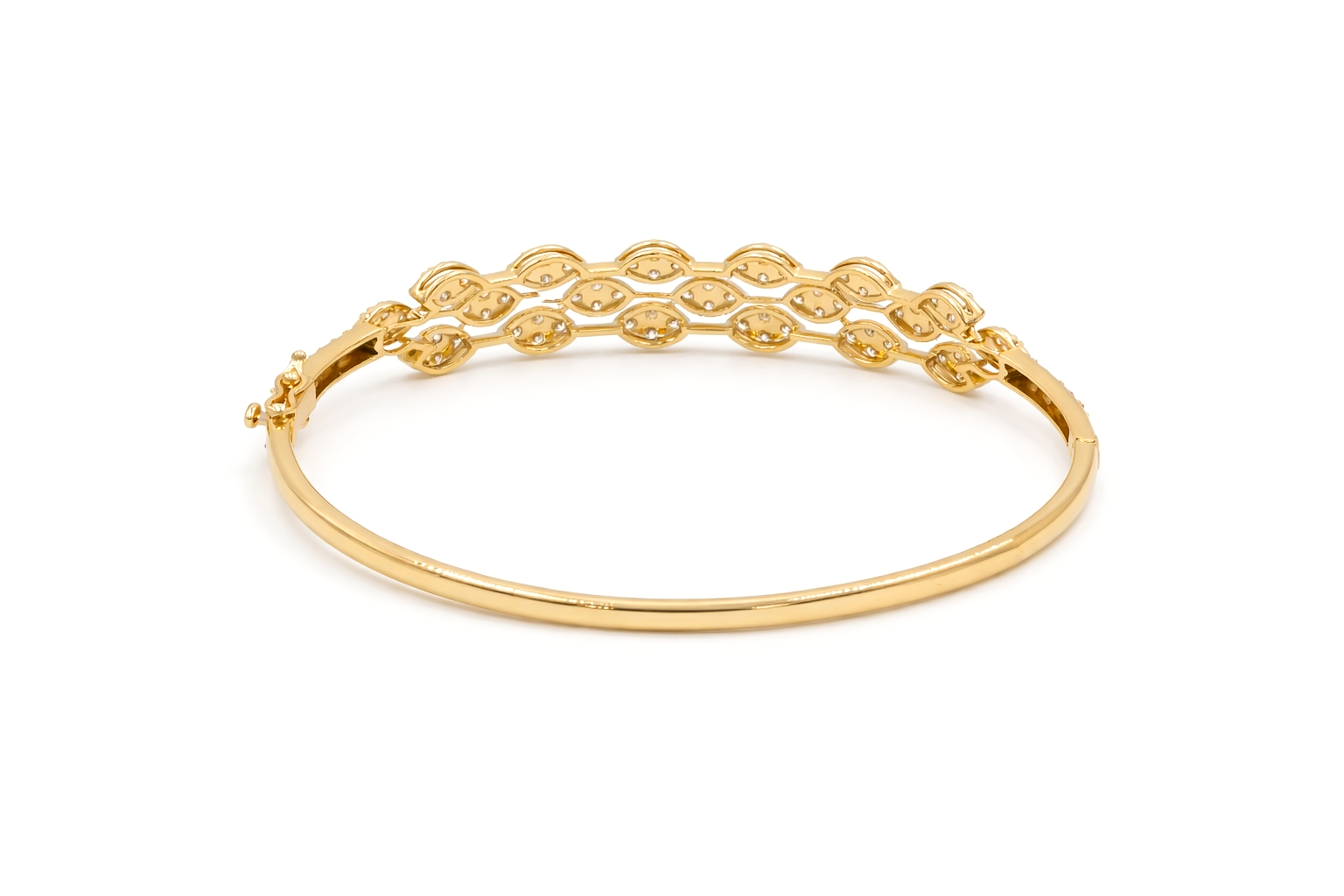 Diamond bangles  18 KT    GW-14.25 G   NW-13.73 G   CVD-2.64 CTS  VVS