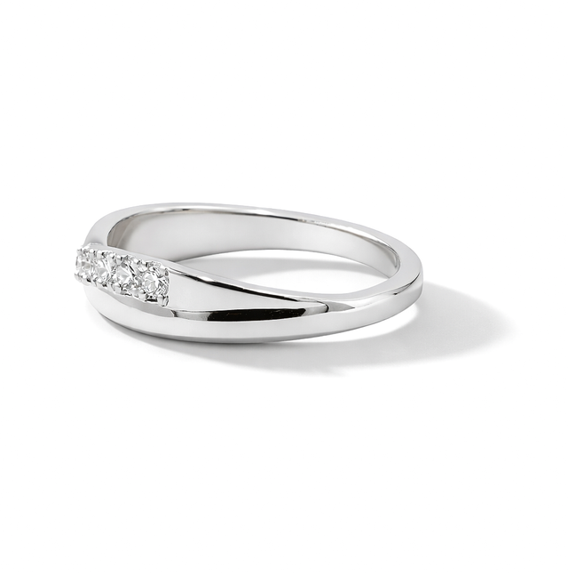 Diamond Ring 18 KT    GW-3.49 G   NW-3.44 G   CVD-0.27 CTS   VVS