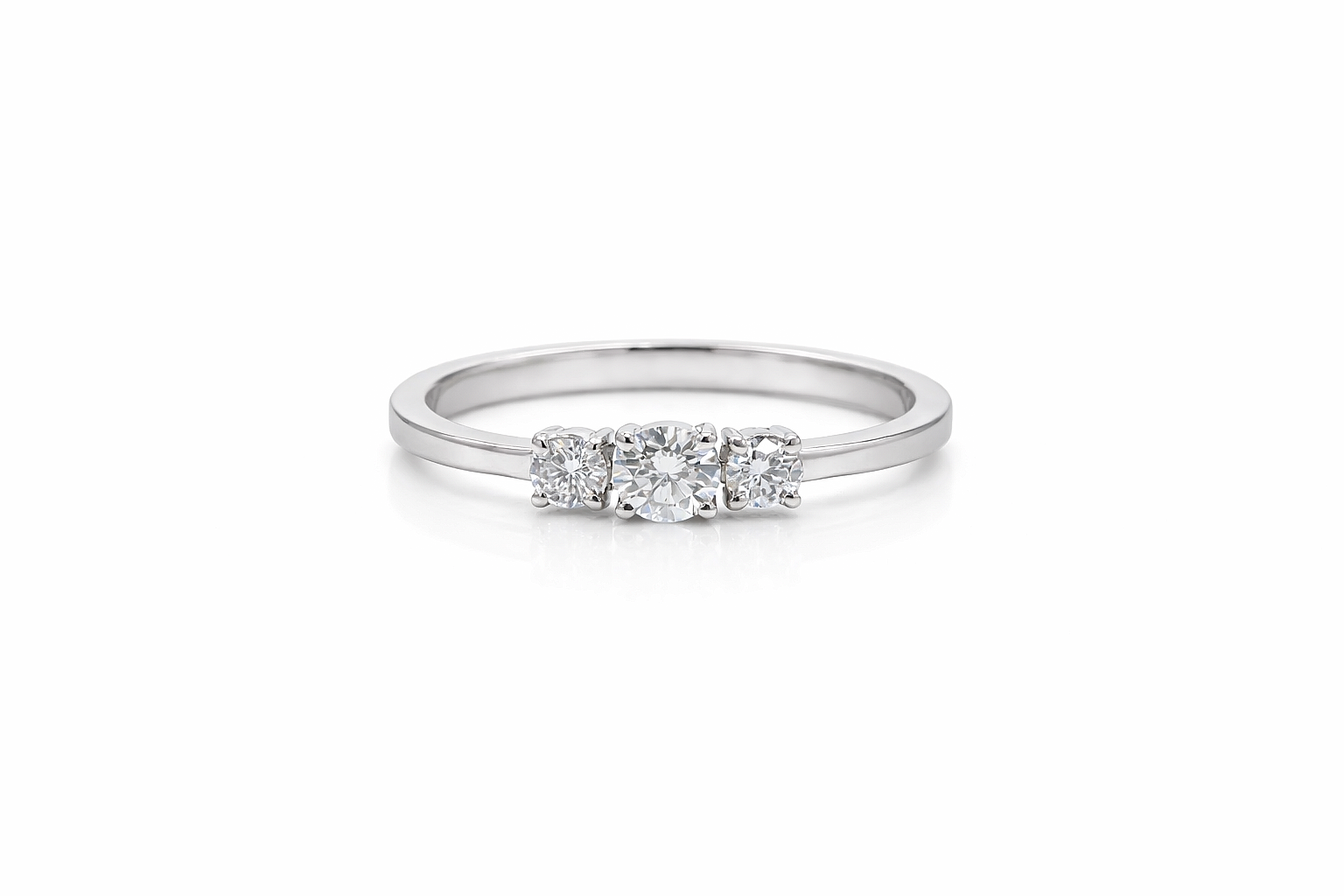 Diamond Ring 18 KT    GW-2.49 G   NW-2.4 G   CVD-0.32 CTS  VVS