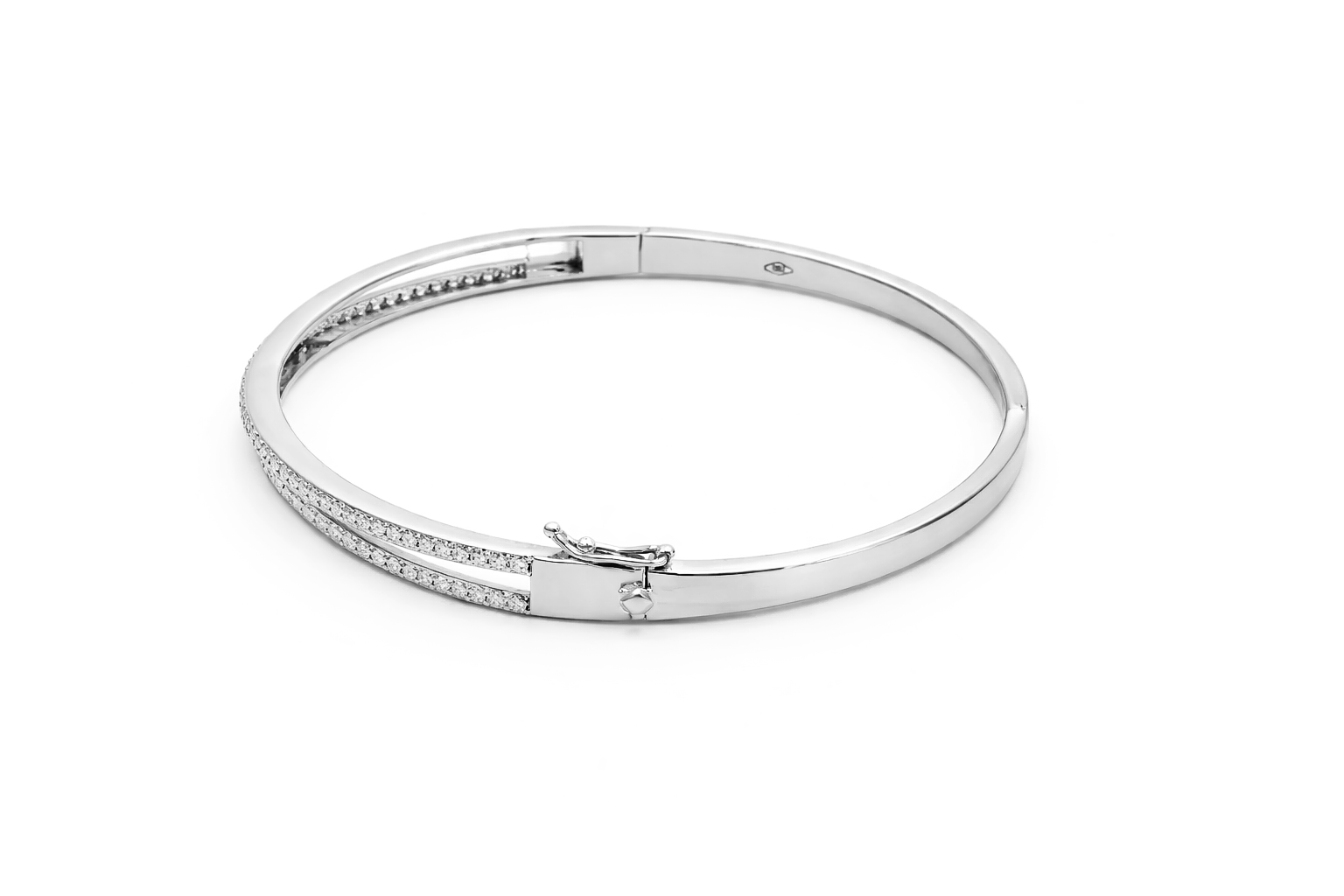 Diamond Bangles 18 KT   GW-11.25 G   NW-11.15 G   CVD-0.48 CTS  VVS