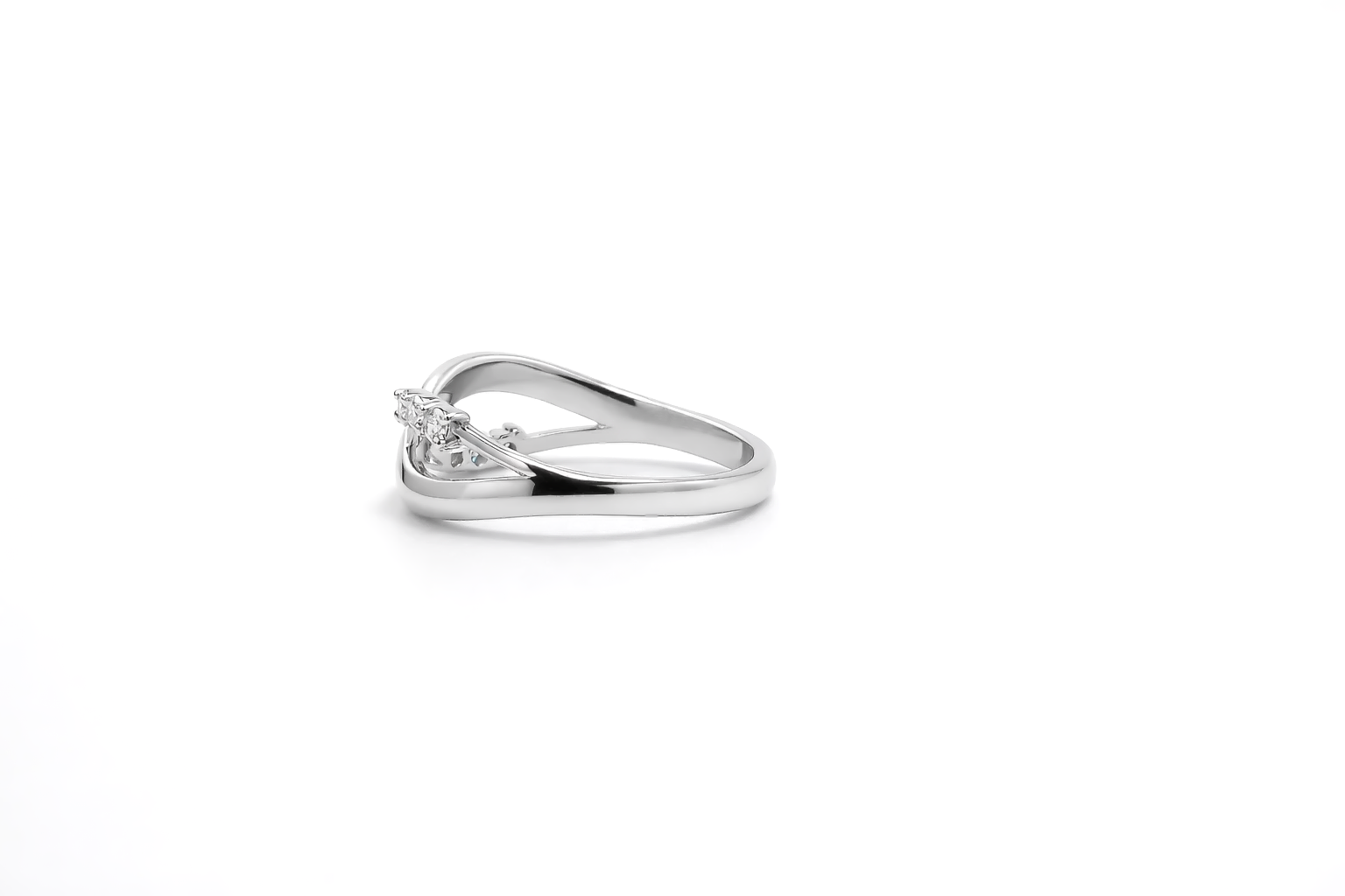 Diamond RING 18 KT   GW-3.45 G   NW-3.41 G   CVD-0.2 CTS  VVS