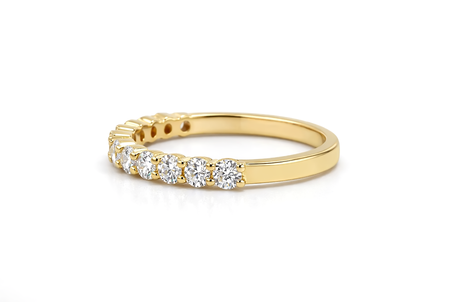 Diamond Gold Ring 18 KT  GW-2.66 G   NW-2.51 G   CVD-0.73 CTS  VVS