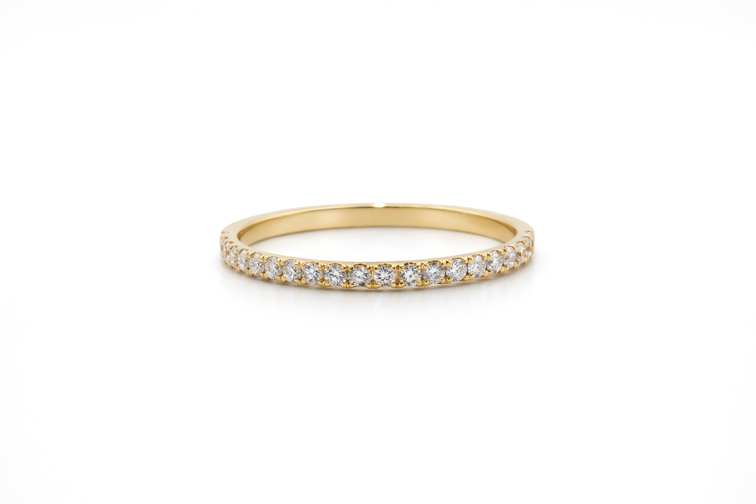 Diamond Gold Ring 18 KT   GW-1.46 G   NW-1.37 G   CVD-0.43 CTS  VVS