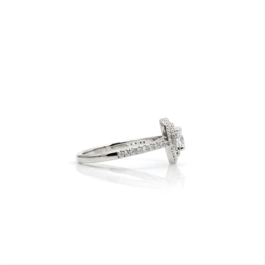 Diamond Ring 18 KT  GW-3.27 G   NW-3.03 G   CVD-0.46/0.72 CTS   VVS