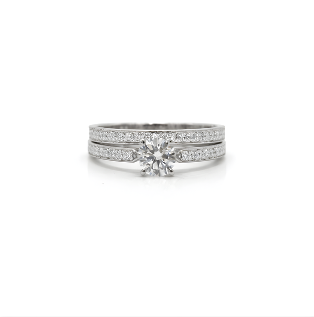 Silver Ring 18 KT  GW- 4 G   NW-3.81 G   CVD-0.36/0.57 CTS  VVS