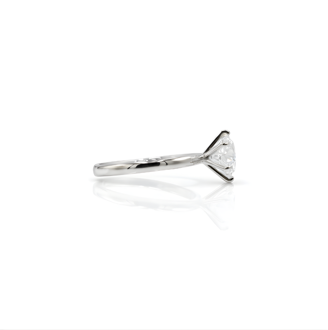 Diamond Ring 18 KT   GW-2.81 G   NW-2.39 G   CVD-2.1 CTS  VVS