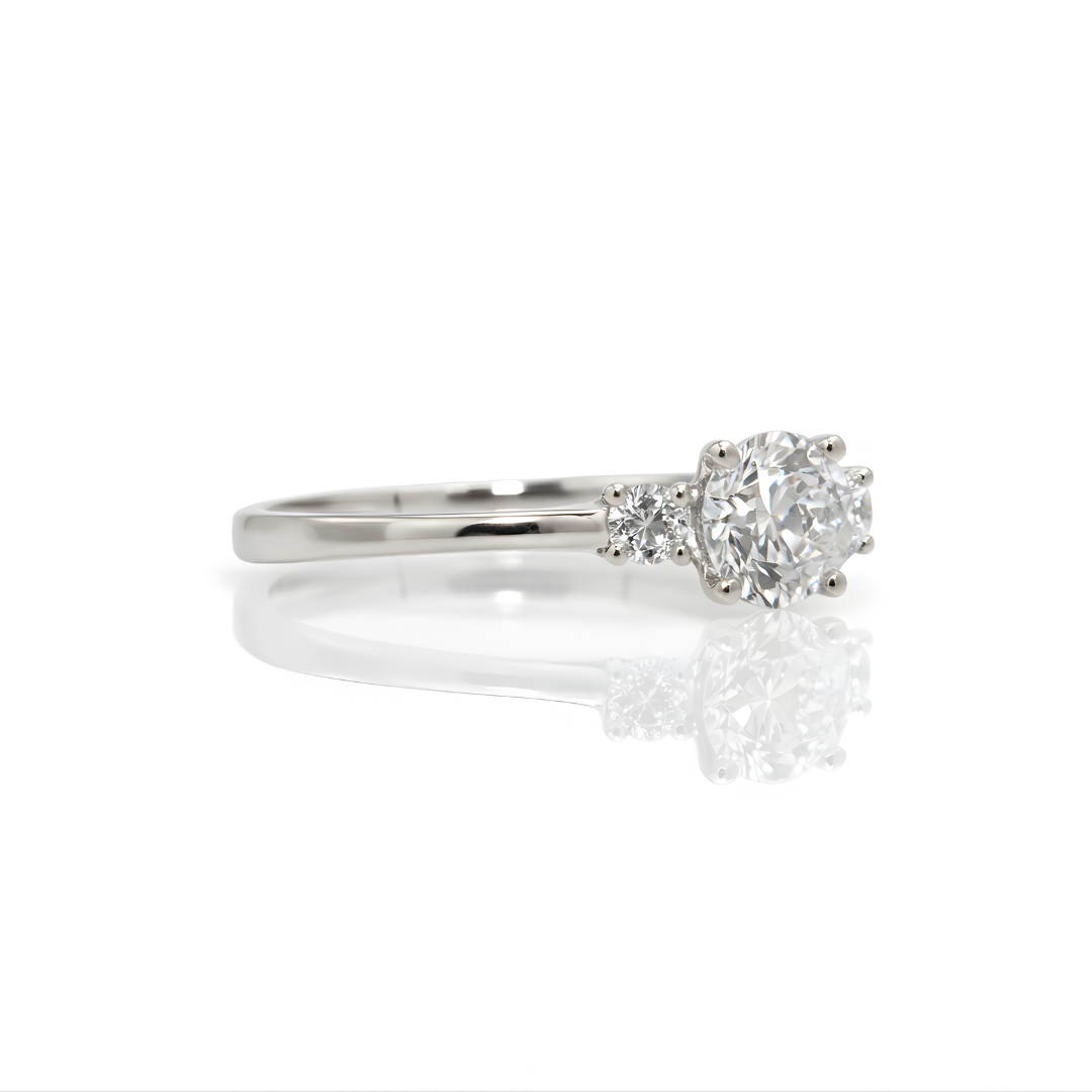 Diamond Ring 18 KT  GW-2.27 G   NW-2.09 G   CVD-0.91 CTS  VVS