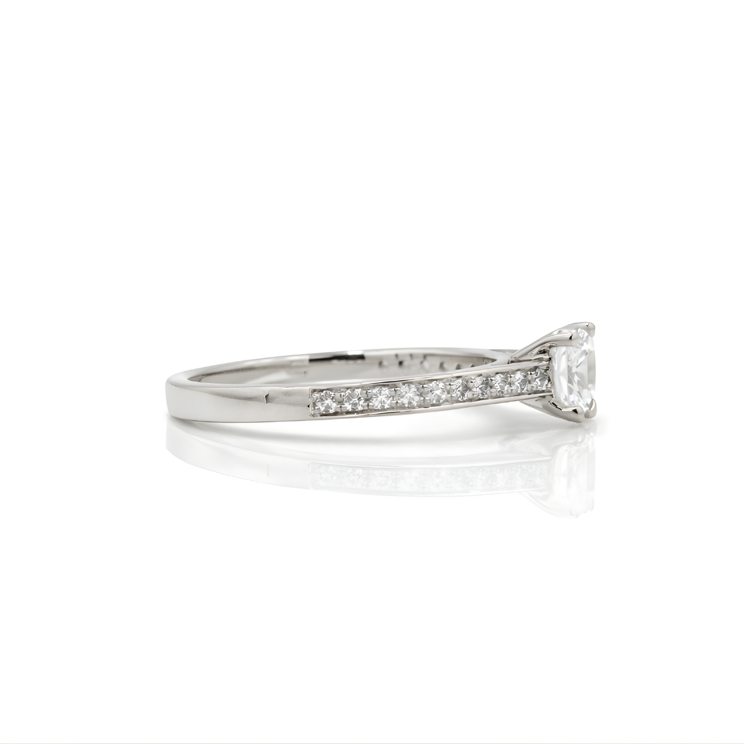 Diamond Ring  18 KT  GW-3.46 G   NW-3.27 G   CVD-0.23/0.7 CTS  VVS